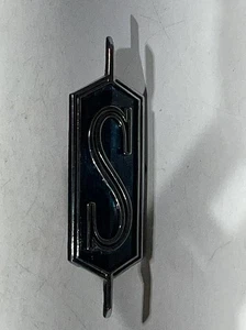 GM # 4024771968 1969 1970 CUTLASS FENDER S EMBLEM - Picture 1 of 4