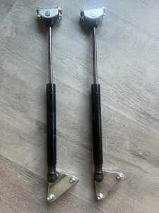 2X GENUINE LANDROVER DEFENDER 90/110 L663 GAS STRUT M8BM-45898-BA - Picture 1 of 3
