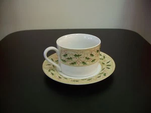 Holly,Berries,Cream Rim,GIBSON-Cup/Saucer(s)3 1/2" wide - Picture 1 of 1