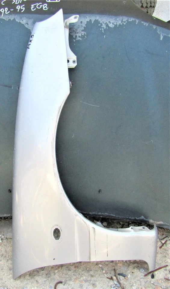 Panel guardabarros delantero derecho JDM Mazda MX3 modelo 1992 98 usado  Foto 1 de 4