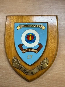 RARA PLACA DE REGIMIENTO DE MADERA SAAF 27 SQN DE COLECCIÓN CON PILOTO MSG EN LA PARTE POSTERIOR (P3) - Imagen 1 de 5