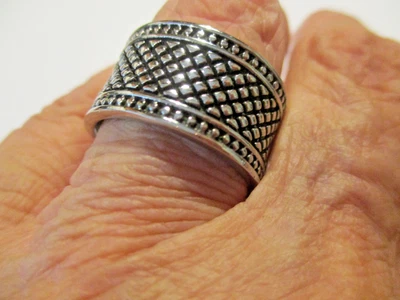 NEW Sz 9. 5 Unisex Textured Quilted S. Steel Oxidized Cigar Wide Band Ring 13 Gr - Image 1 of 4