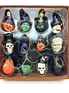 Vintage Halloween Ornamente 12 Stück Set Mumie Hexe Geist Totenkopf + mehr verpackt - Bild 1 von 11