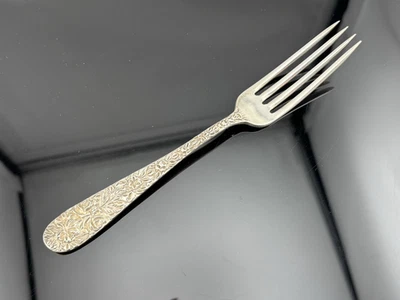 Horquilla de plata esterlina Repousse by James R. Armiger Co. Baltimore ~7" con monograma Foto 1 de 4