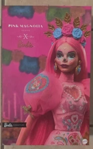 Barbie Dia De Los Muertos Rosa Magnolia Bambola Giorno dei Morti 2023 Mattel IN MANO - Foto 1 di 4