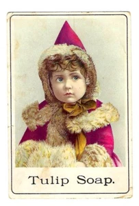 Jabón de tulipán con tarjeta comercial de 1890, niña con su abrigo de invierno - Imagen 1 de 2