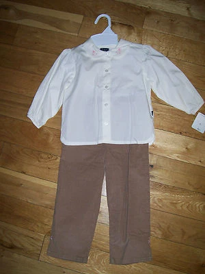 Nuevo con etiquetas Conjunto Petit Ami Elite Niñas Pequeñas 2 piezas Top Crema Tostado/Marrón Pantalones Talla 2 2T Foto 1 de 4