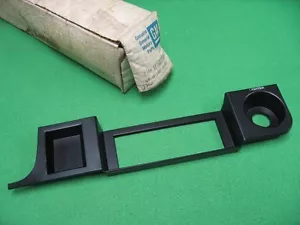 14019648 1982 CHEVROLET CAVALIER J-BODY DASH RH A/C PANEL LOWER BEZEL TRIM PLATE - Picture 1 of 1