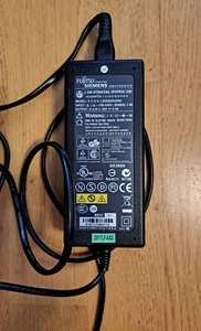Fujitsu Siemens Netzteil S26113-E533-V55-01 /E518 20V= 4,5A Hohlst. 5,5 x 2,5mm - Bild 1 von 4