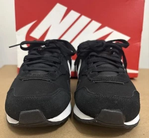 Nike Venture Runner Black White Men’s 10 - Picture 1 of 7