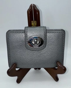 Coach Pebbled Pearl Silver Wallet leather Turnlock Bifold Ladies 5” - Picture 1 of 12