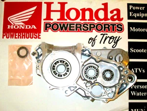 NUEVO ORIGINAL HONDA FABRICANTE DE EQUIPOS ORIGINALES CÁRTER DERECHO 1994-2001 CR500R 11100-MAC-305 * - Imagen 1 de 4