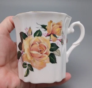 Taza de porcelana de hueso fino Royal Grafton hecha en Inglaterra - Imagen 1 de 7