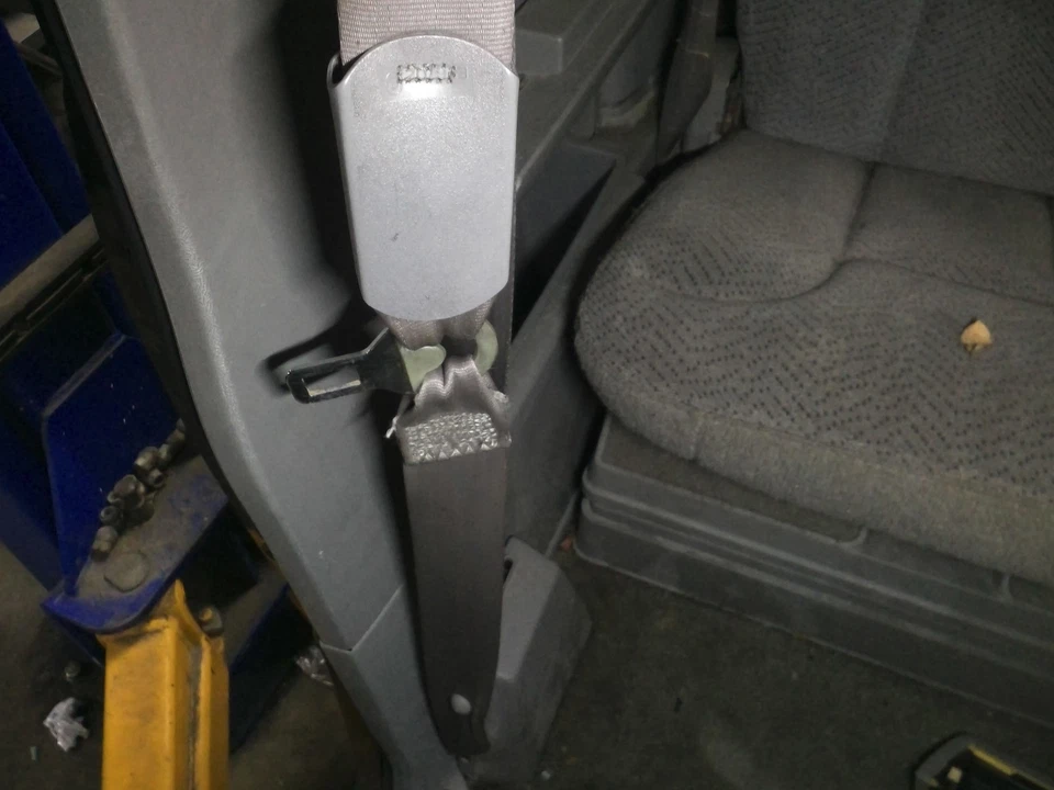 Chevy C/K1500 1996 derecho OE cinturón de seguridad delantero retractor cabina extendida gris claro Foto 1 de 1