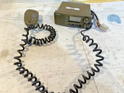 Radio VHF marina digital compacta Raymarine Ray53 con DSC Foto 1 de 4