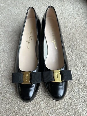 Zapatos de salón vintage Salvatore Ferragamo Boutique Vara charol negro talla 7,5 Foto 1 de 4