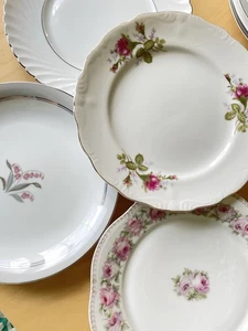 Vintage Mismatched Porzellan 4er Set Salat oder Mittagessen Teller rosa Blumen Mix #10 - Bild 1 von 11