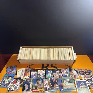 Schachtel voller Karten meist Baseball alle Superstars und Beilagen 4 Pfund - Bild 1 von 9