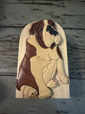 Carver Dan’s Puzzle Box Bulldog Foto 1 de 4