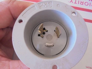 P&S/bryant/hubbell/leviton 20 A125 vac nema 15-20 twist lock flanged receptical  - Picture 1 of 2