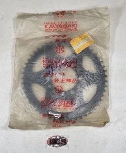 *NOS* Piñón 40T tracción trasera OEM Kawasaki KZ (KZ 550 A) - Imagen 1 de 2