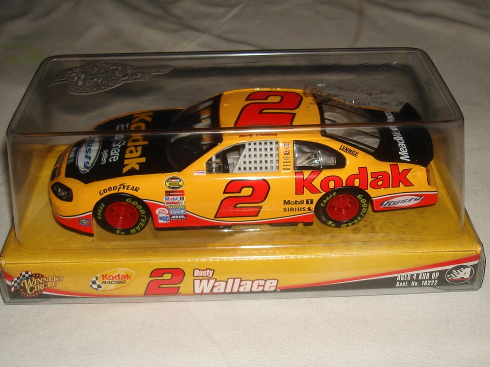 Nuevo en caja 2004 Action Rusty Wallace Kodak Intrepid 1/24 Winner's Circle Foto 1 de 4