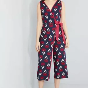 ModCloth tuta floreale taglia piccola fiori rosso blu navy cravatta fascia vita capri - Foto 1 di 11