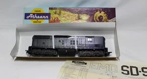 Athearn Ho Scale #3820 Undecorated SD-9 EMD Dummy Diesel Locomotive NEW - Picture 1 of 10