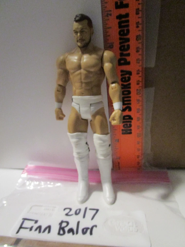 Figuras de acción WWE 2017 a 2020 select one Foto 1 de 1