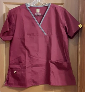 WonderWink Scrub Top Burgundy V-Neck Short Sleeve 3 Pockets Misses Size M - Picture 1 of 4