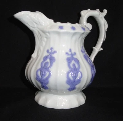 Jarra antigua estilo jaspe ~ lavanda sobre blanco ~ caño cabeza de águila Foto 1 de 4