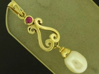 PE056- Real 9ct SOLID Gold NATURAL Ruby & Pearl DROP Pendant Victorian Scroll - Image 1 of 2