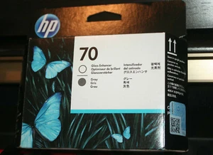 Genuine HP 70 Gloss Enhancer & Gray -PRINT HEAD Sealed -EXP AUG 2021 (C9410A) - Afbeelding 1 van 1