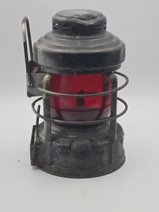 Vintage Embury Luck-E-Lite n.25 camion vagone appaltatore lanterna con globo rosso - Foto 1 di 10