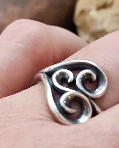 Retired James Avery Sterling Silver Heart Scroll Sideways Ring Size 8 - Picture 1 of 4