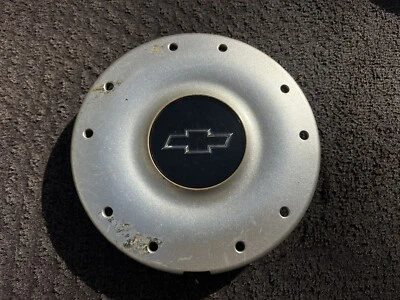 1997 - 2005 Chevrolet Chevy Malibu Silver Wheel OE OEM Center Cap 9594285 - Image 1 of 4