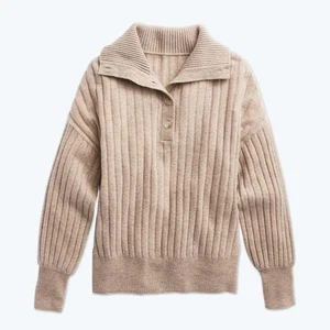 Maglione mezzo bottone a costine Summersalt The Coziest misto cashmere in Toffee Small - Foto 1 di 10