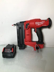 Milwaukee M18 FUEL™ 18 Stärke Brad Nagler (2746-20) mit XC 5.0 Akku - Bild 1 von 11