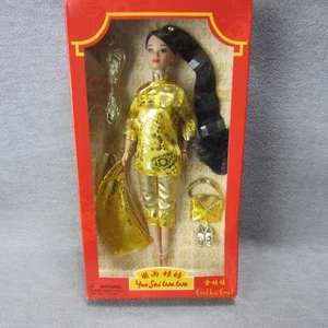 Muñeca de Moda Yue Sai Niña Dorada Barbie Asiática Clon en Conjunto Metálico Dorado - Imagen 1 de 11