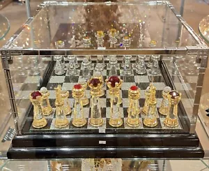 Lussuoso set scacchi artigianali in cristallo Asfour racchiuso in un'elegante scatola di vetro - Foto 1 di 12