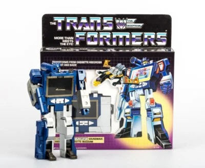 TRANSFORM G1 Reissue Soundwave with Buzzaw cassette Brand New Free Shipping - Image 1 of 4