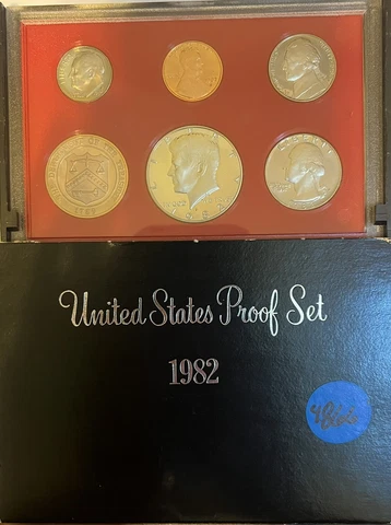 1982 Clad US Proof Coin Set - Free Shipping - Packaging In Rough Shape -BB Cover