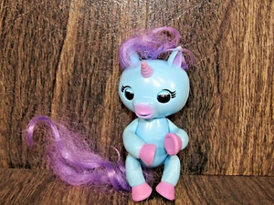 Juguetes interactivos Fingerlings Stella the Baby Unicorn Wow Wee azul violeta probado - Imagen 1 de 7
