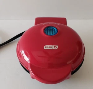 Dash DMW001RD Mini Waffle Maker Red EUC - Picture 1 of 4