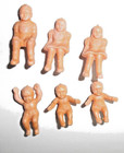 VINTAGE MINI  DOLLHOUSE  FAMILY 2 GIRLS /  1 BOY / 3 BABYS RUBBER  FIGURINES EUC