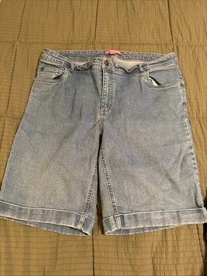 Pantalones cortos de jean Woman Within Bermuda con puños en 16W Foto 1 de 4