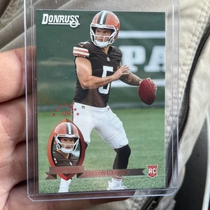 🔥➡️2025 Panini Donruss Dillon Gabriel #19 RC BROWNS Mint Qb1 Retro Throwback - Bild 1 von 2