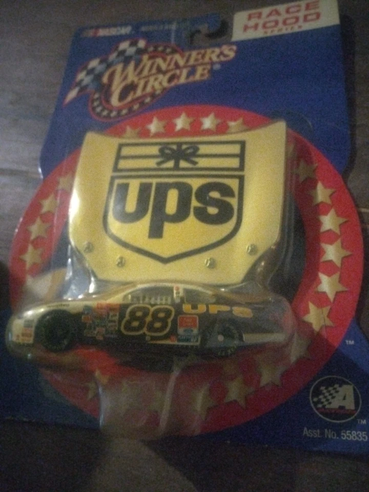 Coche Hasbro Winner's Circle Race Hood Collection Dale Jarrett UPS Foto 1 de 1