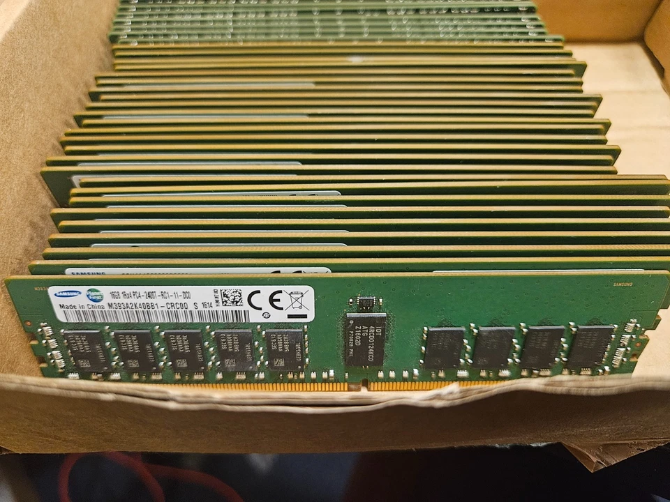 Samsung 16GB 1Rx4 DDR4 PC4-2400T-RC1-11-DC0 ECC RDIMM M393A2K40BB1 Server RAM - Image 1 of 1