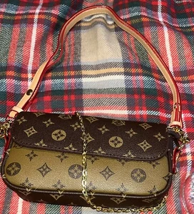 Luyimaidier Handtaschen Metall Marke Lego hochglänzend schwere Kette mit Staubbeutel - Bild 1 von 12